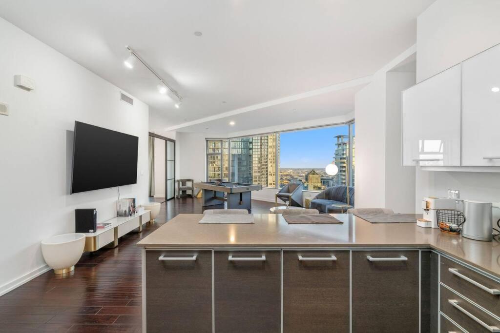 Downtown La With The Breathtaking View 2 Bedrooms And Parking Space Apartment *